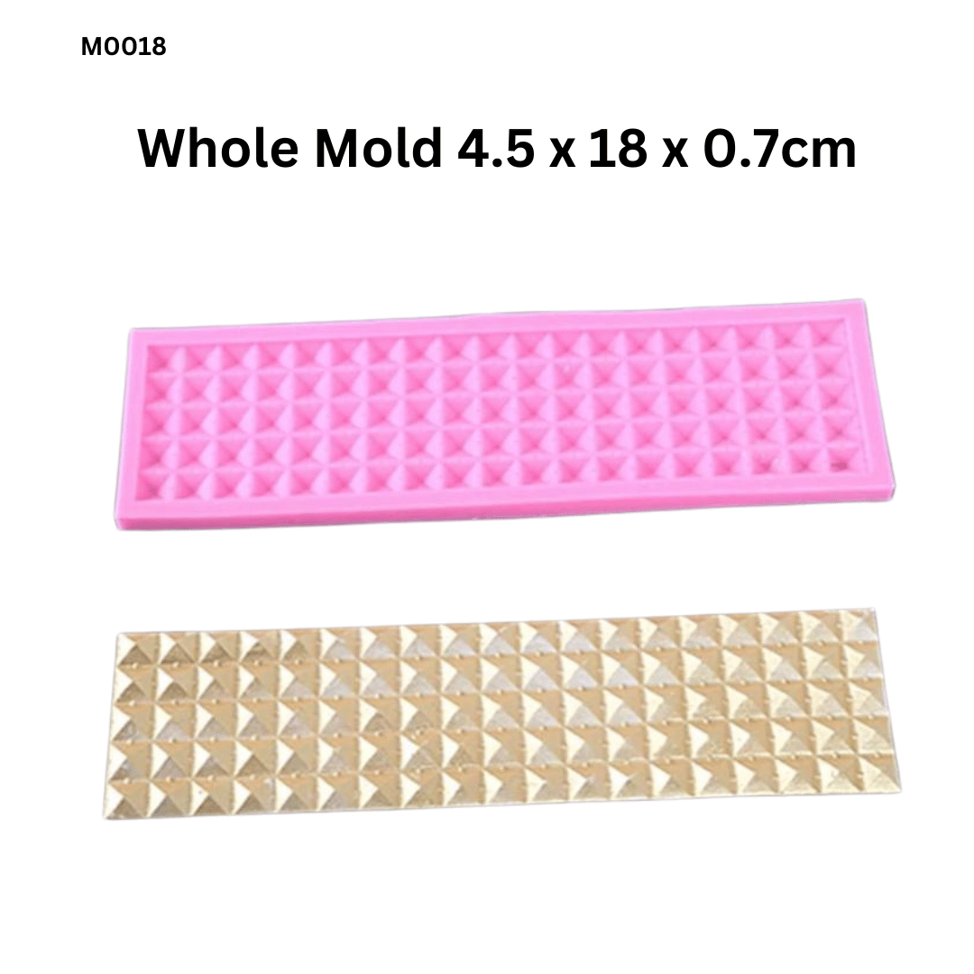 B003 M0018 | Silicone Mold Pyramid Stud 95 Cast